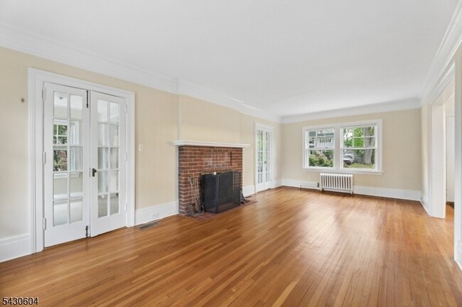 Building Photo - 190 Fernwood Ave