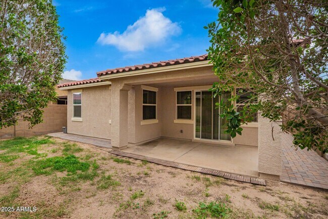 Building Photo - 10432 W Papago St