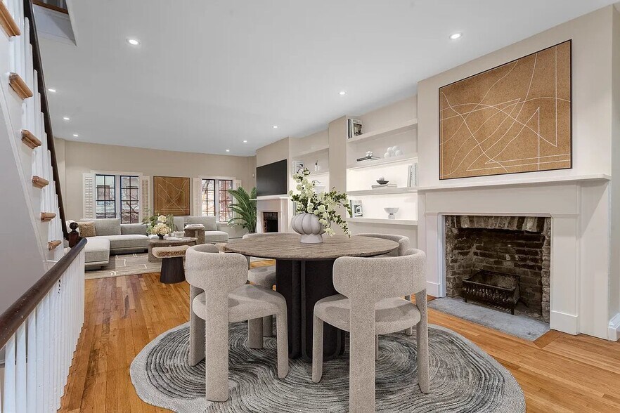 Building Photo - 555 Hudson St