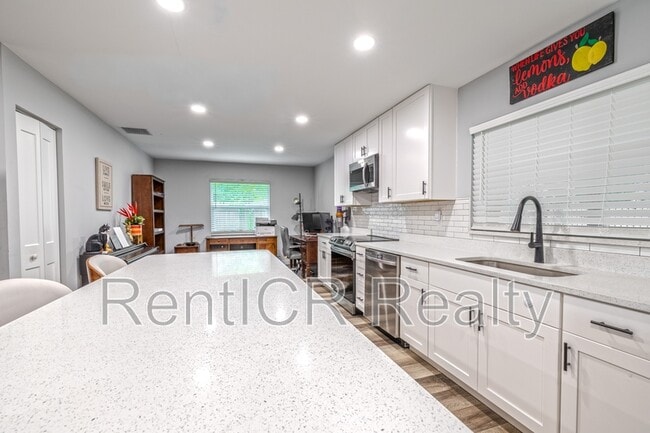 Building Photo - 3101 Carriage Dr