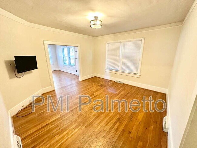 Building Photo - 2817 Columbia Ave