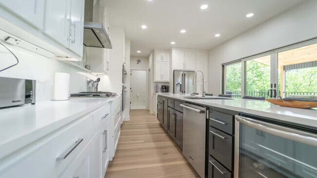 Building Photo - 10573 Jasper Ln