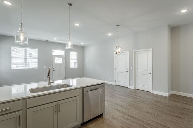 Building Photo - 549 Strong Ave