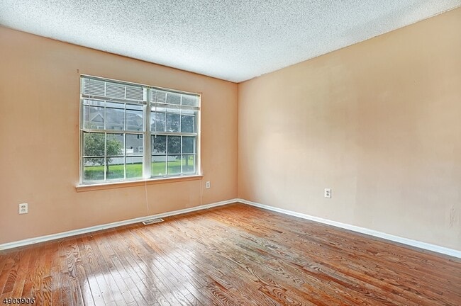 Building Photo - 2102 Ackmen Ct
