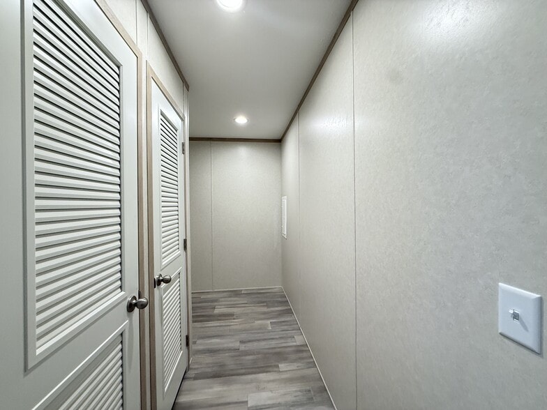 Building Photo - 29773 W Deerfield Ct