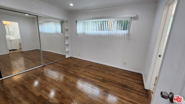 Building Photo - 1438 S Barrington Ave