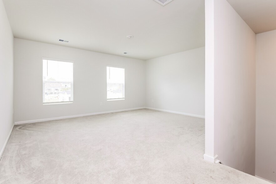 Building Photo - 116 S Reindeer Rd