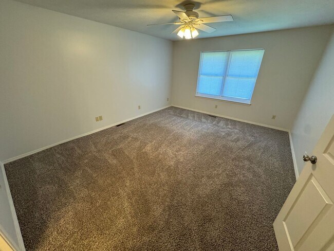 Building Photo - BEAUTIFUL PATIO  HOME IN NIXA