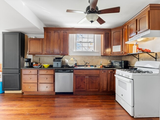 Building Photo - 2520 1st St