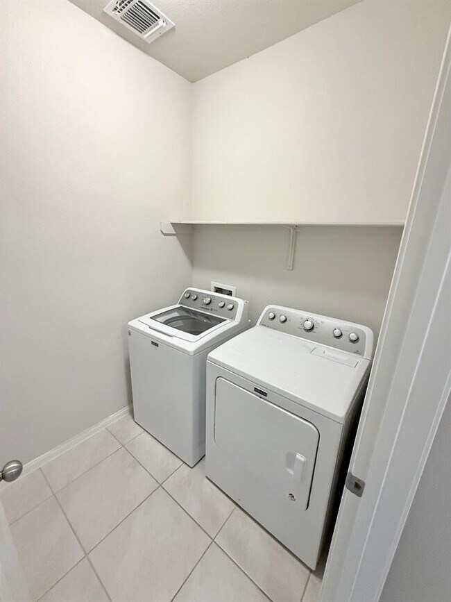 Building Photo - 13813 Geelong Dr