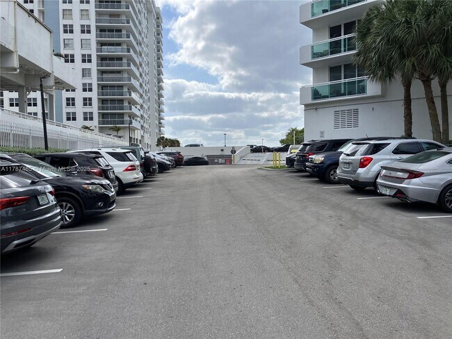 Building Photo - 3001 S Ocean Dr