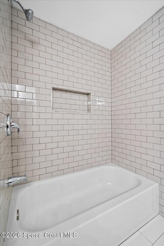 Building Photo - 935 S Tropical Trail