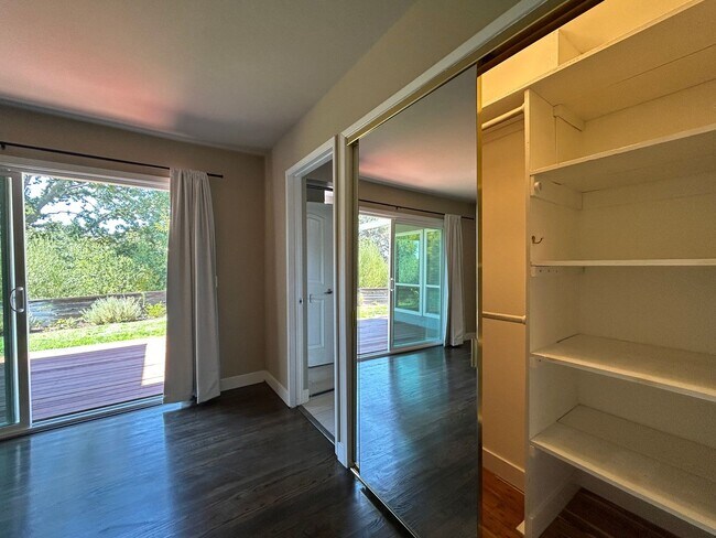 Building Photo - Recently Remodeled Single-Story 3/2 Gem in...