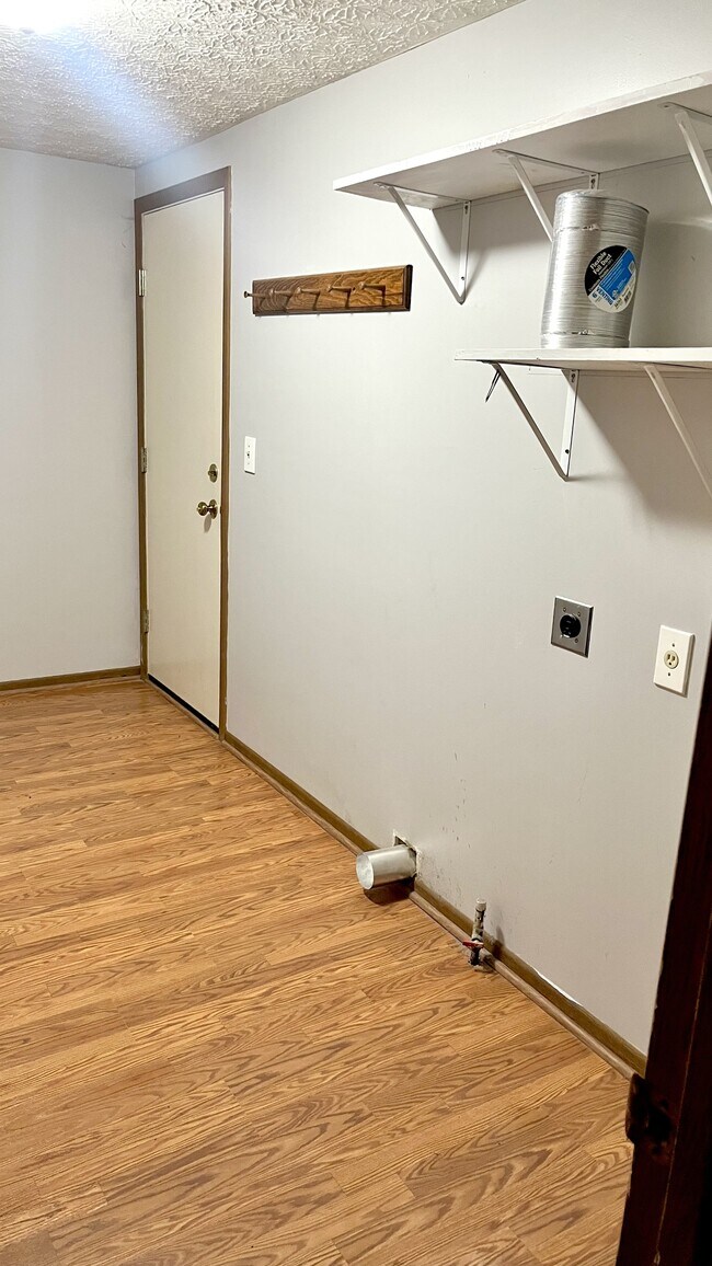 Building Photo - 6865 Barker Dr