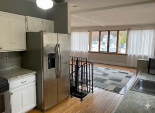 Building Photo - 165 Gaston St