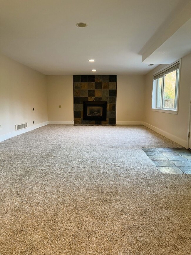 Building Photo - Charming Gregory Heights 3 Bed / 2.5 Bath