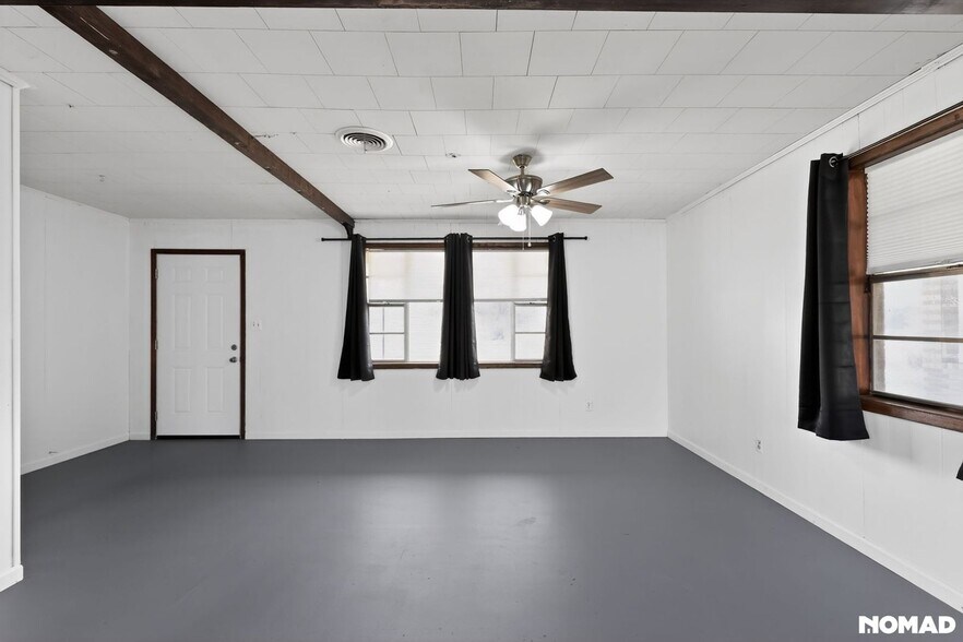 Building Photo - 251 School Rd