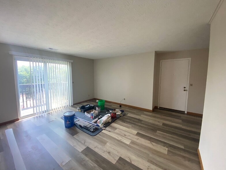 Building Photo - 1000 Valley View Ln