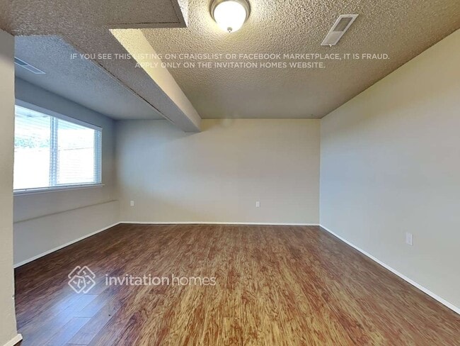 Building Photo - 2401 N Narrows Dr