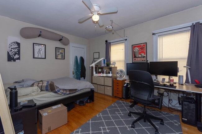 Building Photo - Brighton 3 Bedroom Available 9/1