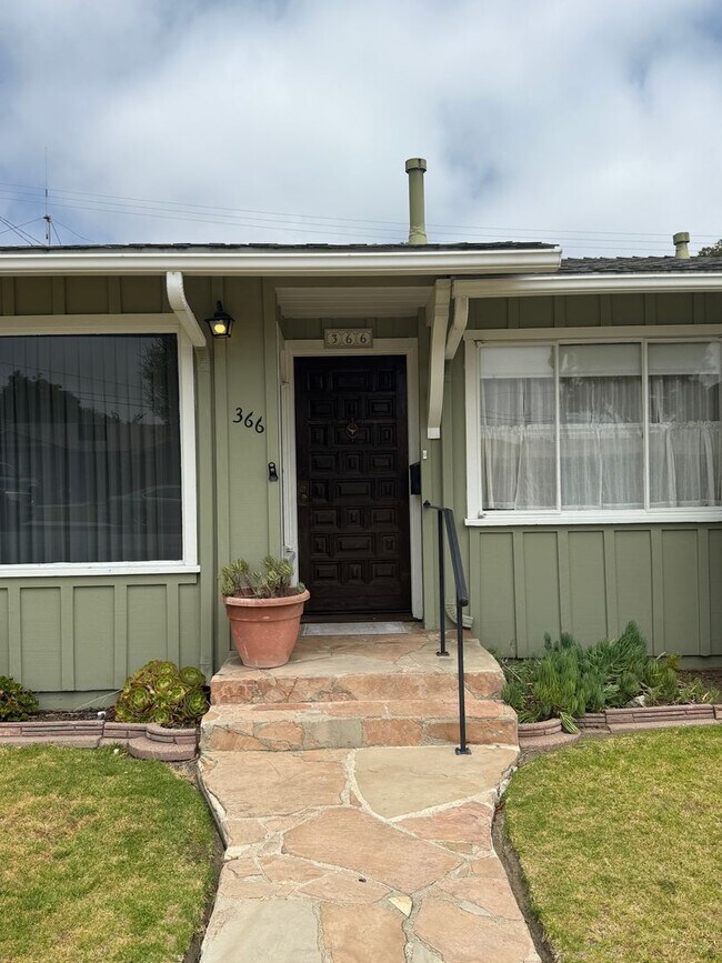 Building Photo - 1950's Ranch Style Home Above Ventura College