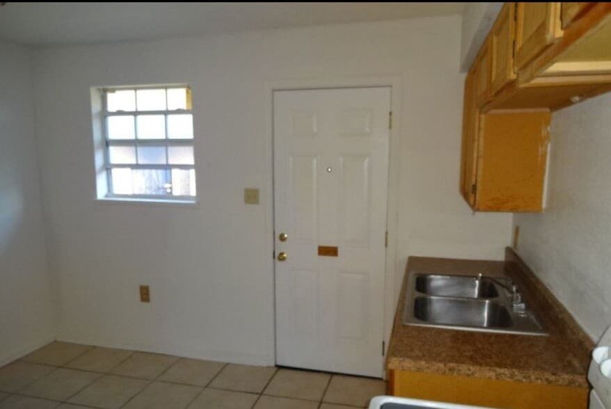 Primary Photo - 4709 Shalimar Dr