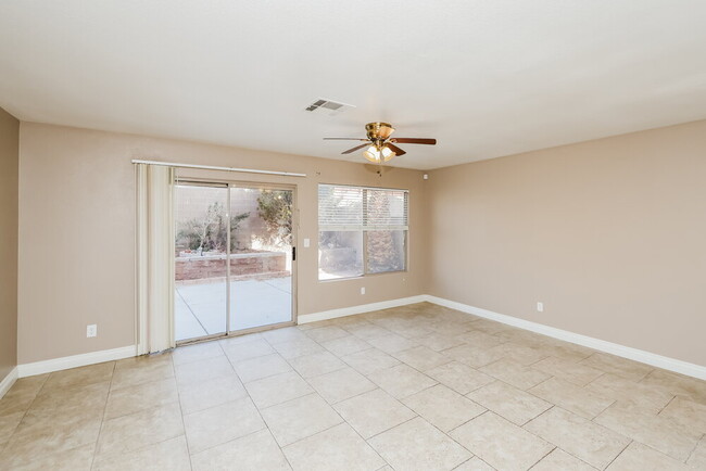 Building Photo - 4643 Cliff Breeze Dr