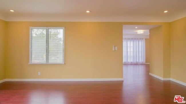 Building Photo - 1437 Ridgeley Dr