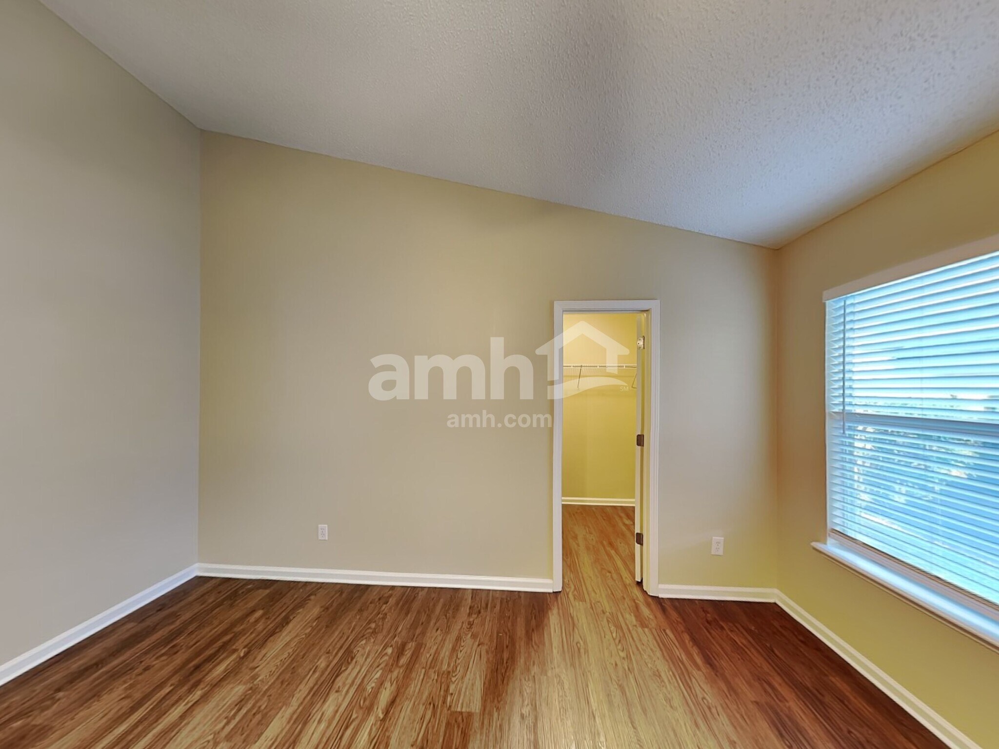 Building Photo - 807 Hickory Knolls Dr
