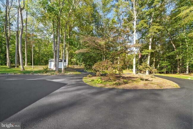 Building Photo - 7511 Willowbrook Rd
