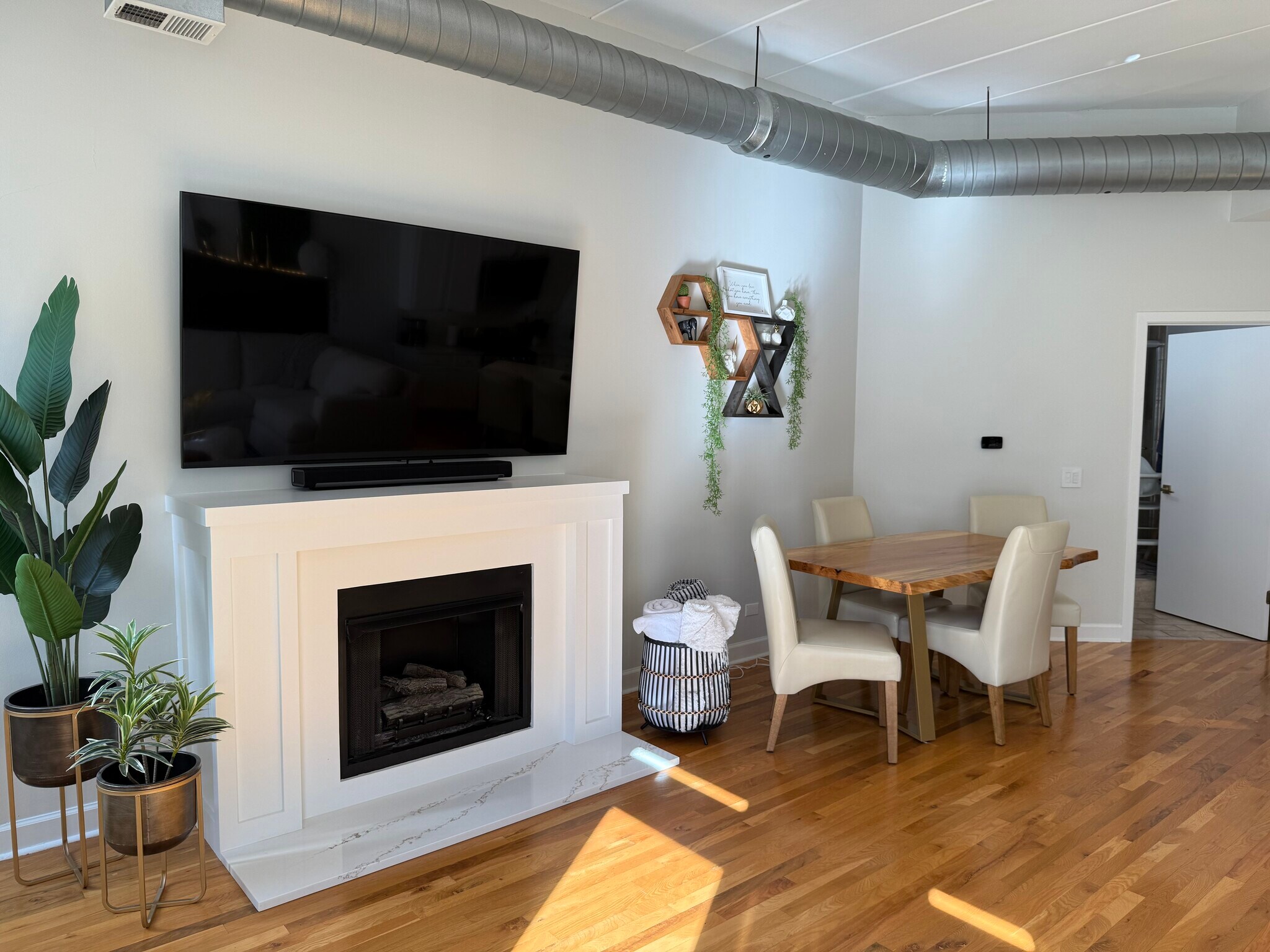 Building Photo - 936 W Madison St