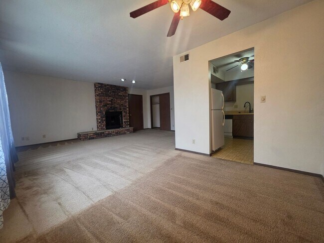 Building Photo - 1008 Bridgit Ct SE