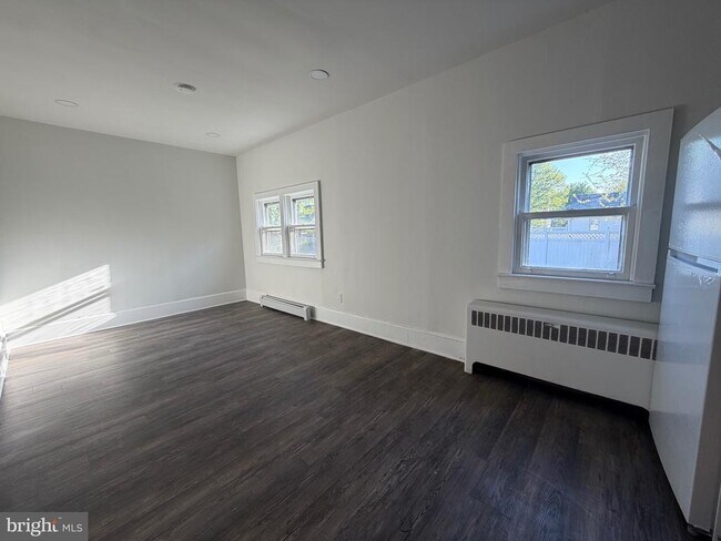 Building Photo - 517 Bentley Ave