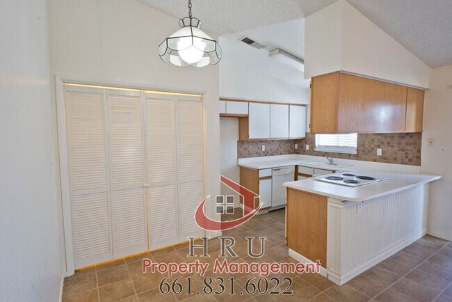 Building Photo - 4701 Beechwood St