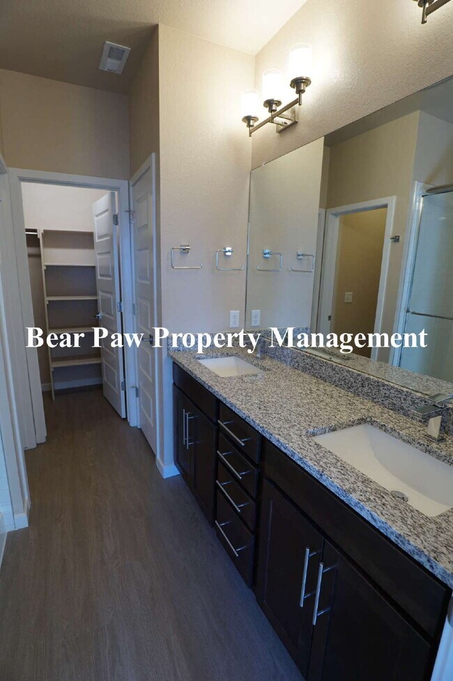 Building Photo - Newer Townhome in Lakewood!!