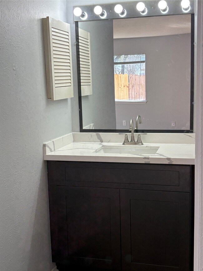 Building Photo - 22726 Leedstown Ln