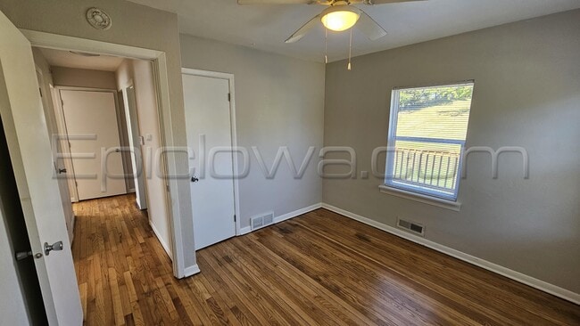 Building Photo - 130 Outlook Dr SW