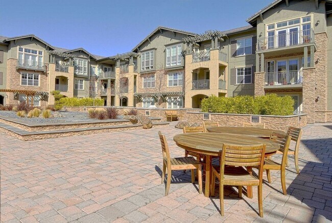 Building Photo - Condo in Willow Glen Place