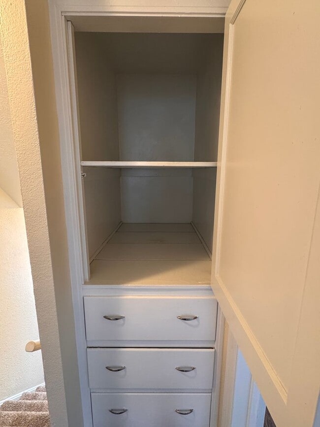 Building Photo - 631 Churchill Rd