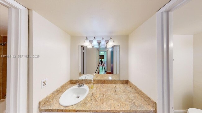 Building Photo - 8860 Fontainebleau Blvd