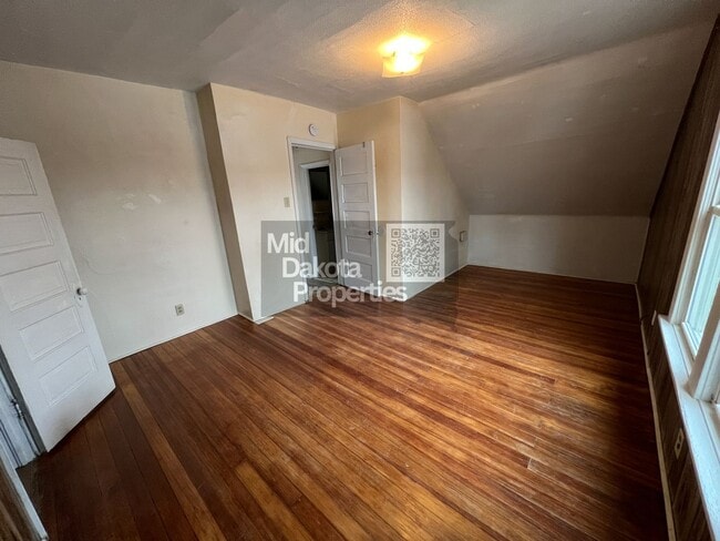 Building Photo - 617 E Hanson- 2 bedroom, 2 bathroom house