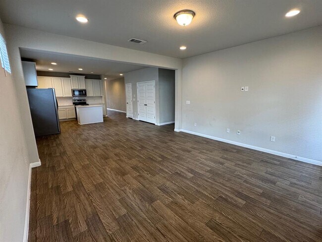 Building Photo - 209 Pitchfork Dr