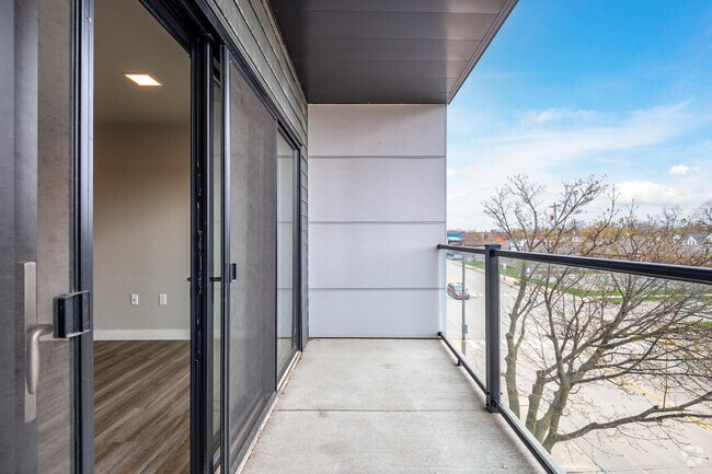 1BR, 1BA - 975SF - Balcony - Block 800