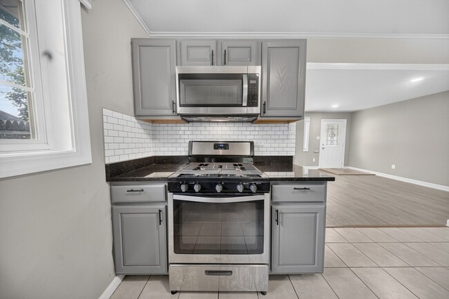 Building Photo - 415 Shabbona Dr