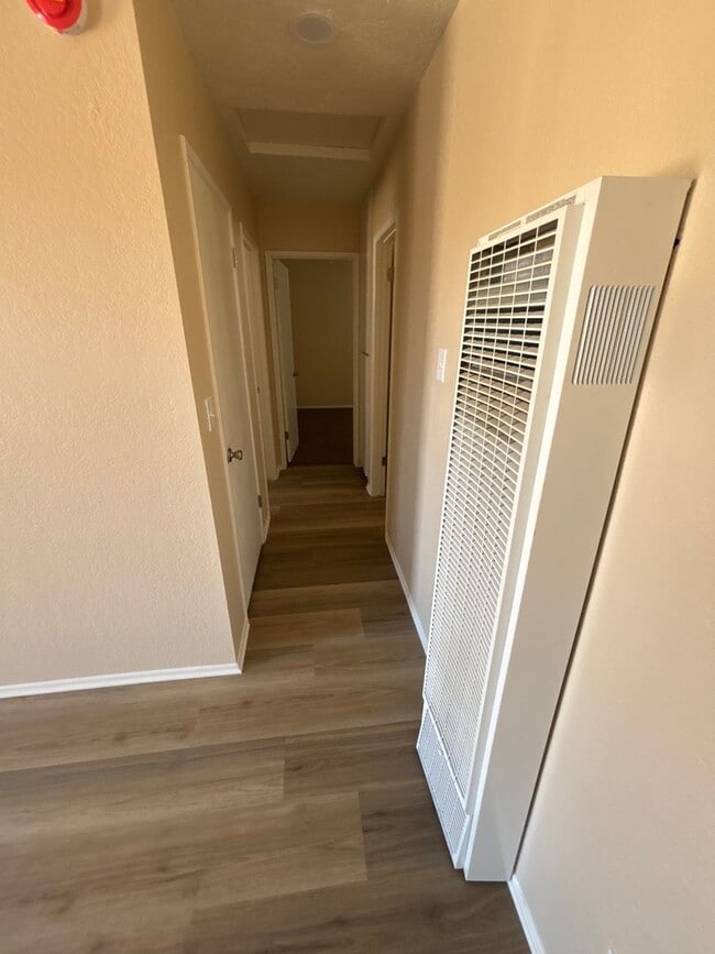 Building Photo - DESIRABLE MESA LOCATION