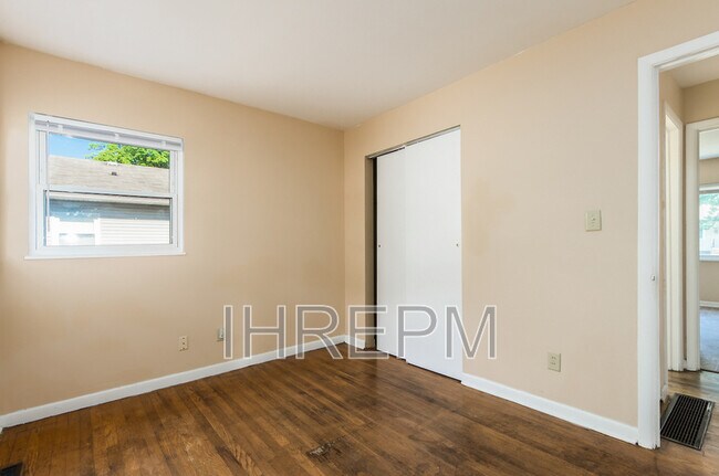 Building Photo - 2063 Belcher Dr