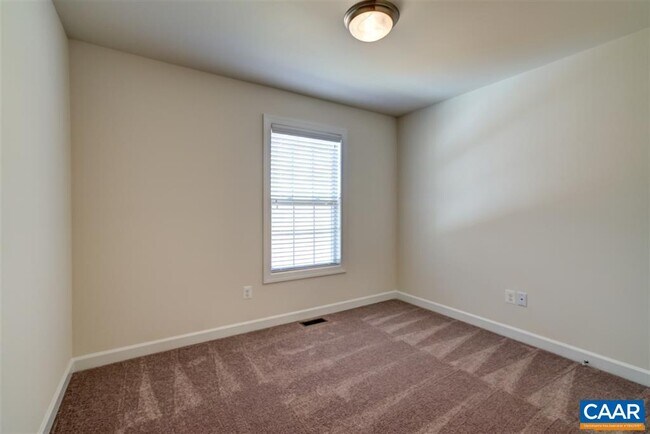 Building Photo - 2402 Winthrop Dr