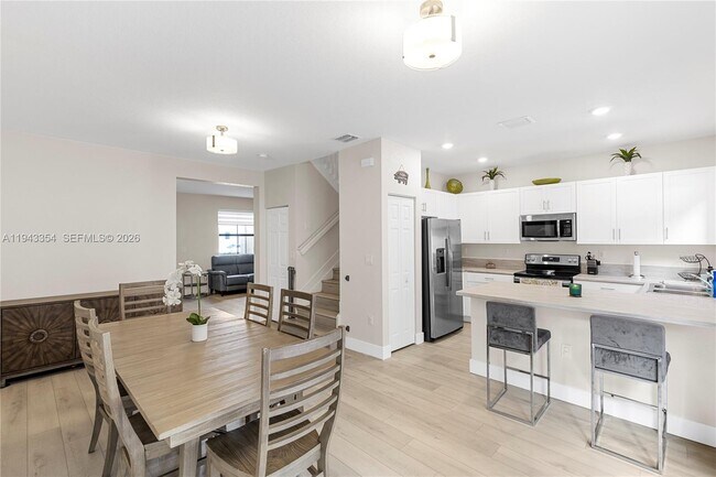 Building Photo - 10653 W 32nd Ln