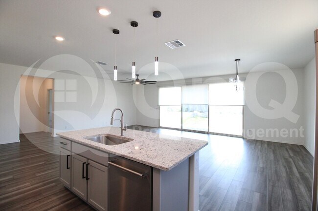 Building Photo - 9320 S 30th Ln