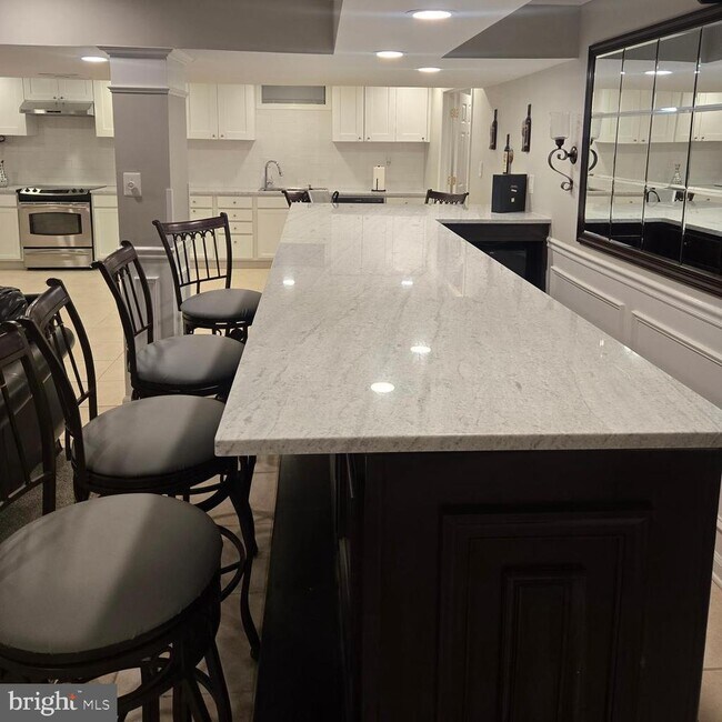 Building Photo - 3 Hillfield Ave